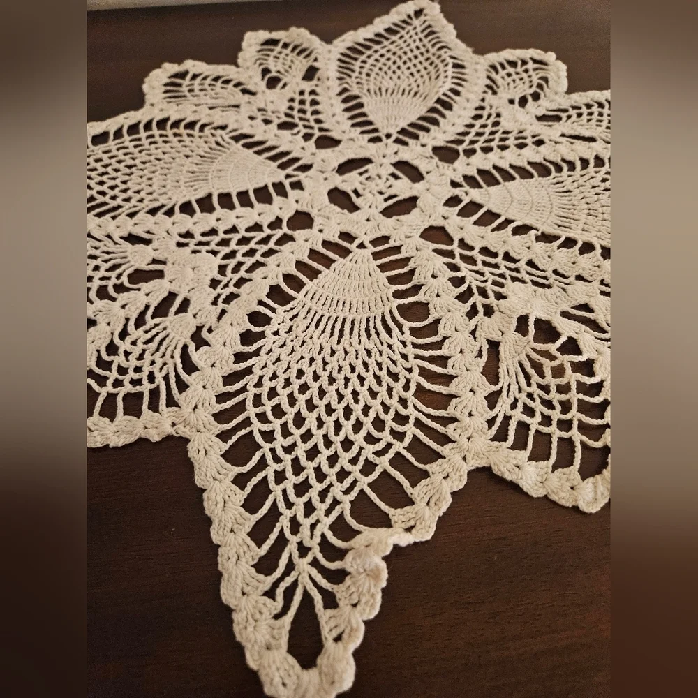 Crochet Cotton Pineapple Stitch Floral Doily Table Topper